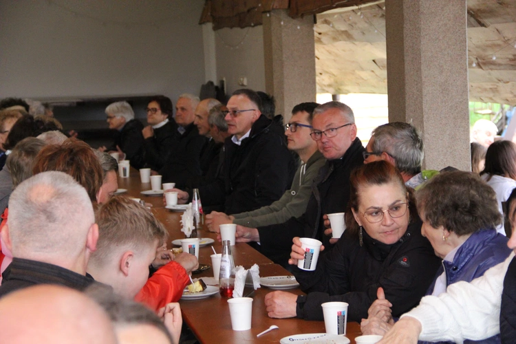 Podlesie Machowskie. Poświęcenie figur Matki Bożej i św. Józefa