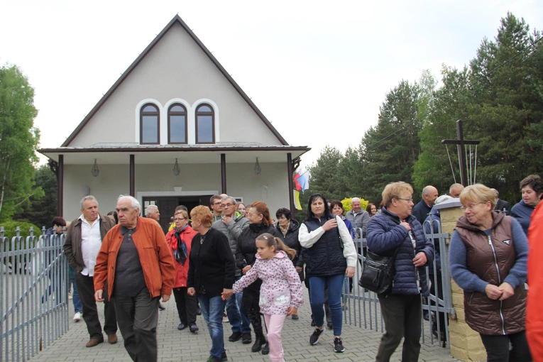 Podlesie Machowskie. Poświęcenie figur Matki Bożej i św. Józefa