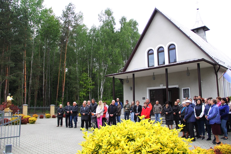 Podlesie Machowskie. Poświęcenie figur Matki Bożej i św. Józefa
