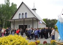 Podlesie Machowskie. Poświęcenie figur Matki Bożej i św. Józefa