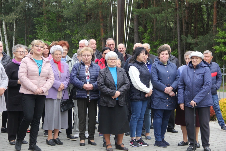 Podlesie Machowskie. Poświęcenie figur Matki Bożej i św. Józefa