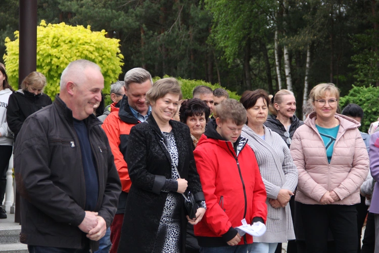 Podlesie Machowskie. Poświęcenie figur Matki Bożej i św. Józefa