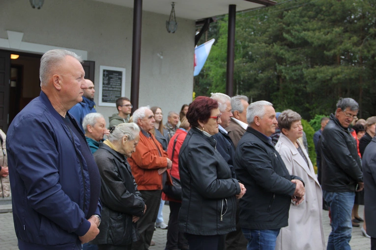 Podlesie Machowskie. Poświęcenie figur Matki Bożej i św. Józefa