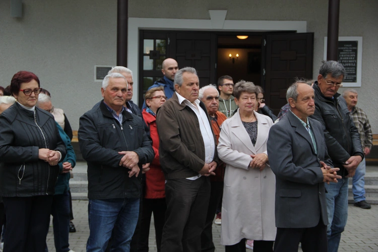 Podlesie Machowskie. Poświęcenie figur Matki Bożej i św. Józefa