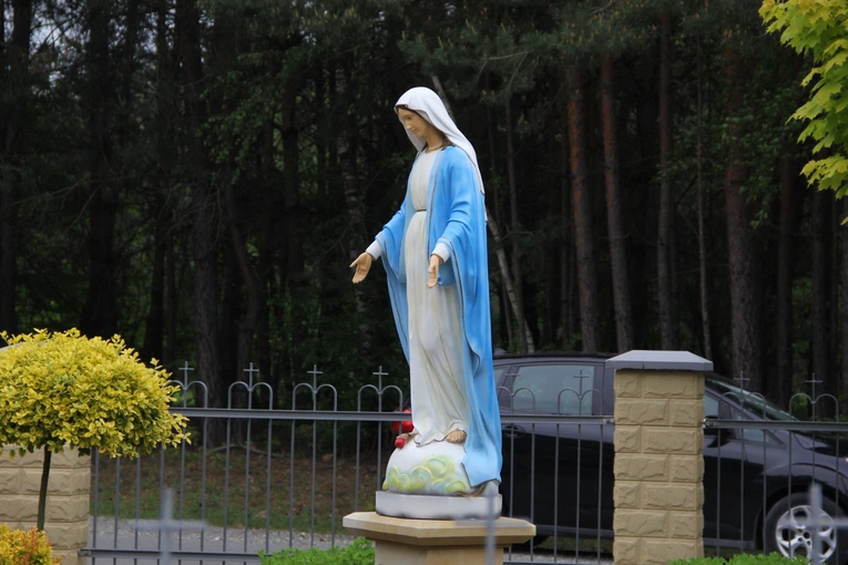 Podlesie Machowskie. Poświęcenie figur Matki Bożej i św. Józefa
