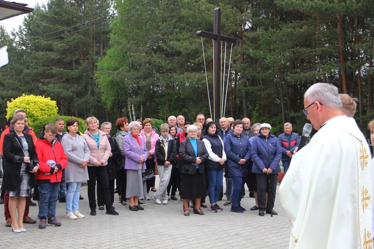 Podlesie Machowskie. Poświęcenie figur Matki Bożej i św. Józefa