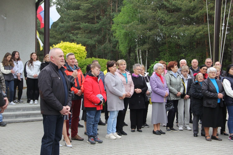 Podlesie Machowskie. Poświęcenie figur Matki Bożej i św. Józefa