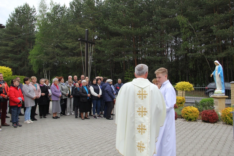Podlesie Machowskie. Poświęcenie figur Matki Bożej i św. Józefa