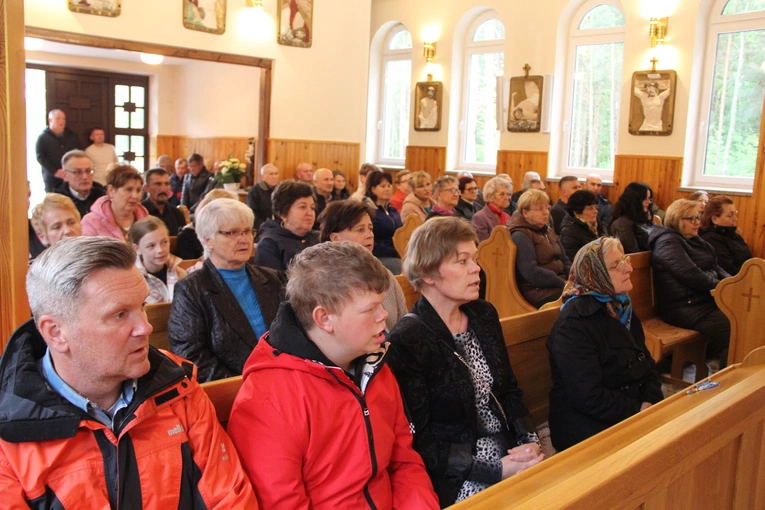 Podlesie Machowskie. Poświęcenie figur Matki Bożej i św. Józefa