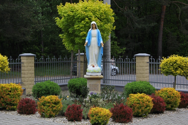 Podlesie Machowskie. Poświęcenie figur Matki Bożej i św. Józefa