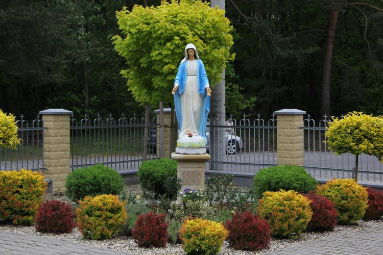 Podlesie Machowskie. Poświęcenie figur Matki Bożej i św. Józefa