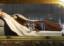 Święta Teresa od Dzieciątka Jezus – gigant w dziecięcej powierzchowności
