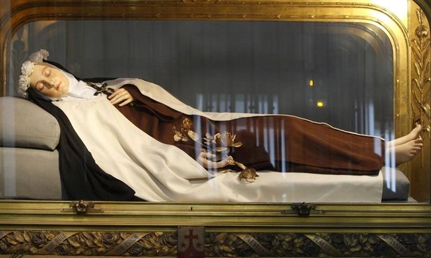 Święta Teresa od Dzieciątka Jezus – gigant w dziecięcej powierzchowności