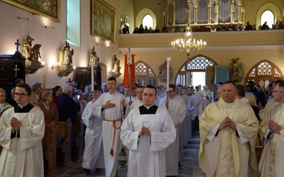 Święcenia diakonatu w koneckiej kolegiacie
