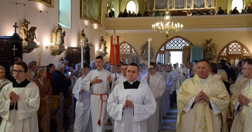 Święcenia diakonatu w koneckiej kolegiacie