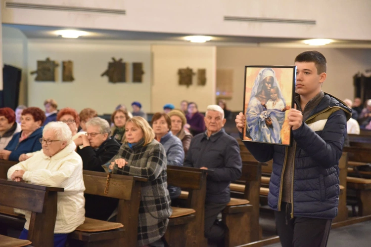 Parafialny kongres róż Żywego Rożańca w Mielcu