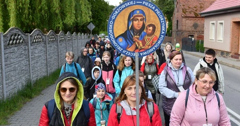 Prawie 300 uczestników pieszej pielgrzymki powołaniowej z Paradyża do Rokitna