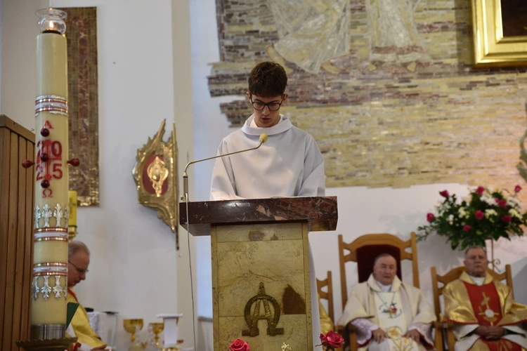 Nowe witraże w Jurkowie k. Czchowa