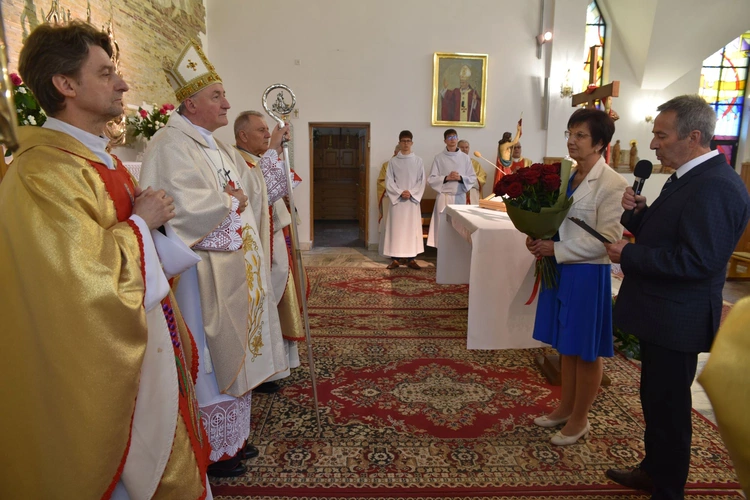 Nowe witraże w Jurkowie k. Czchowa