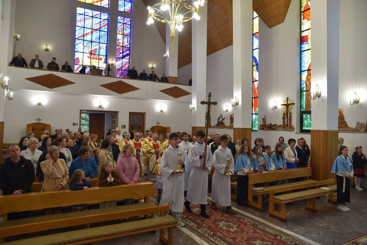 Nowe witraże w Jurkowie k. Czchowa