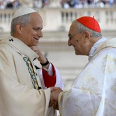 Leon XIV przyjął paliusz oraz Pierścień Rybaka