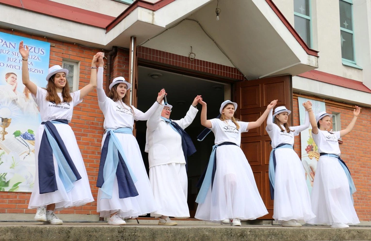 Lednicki fishmob dla św. Jana Pawła II