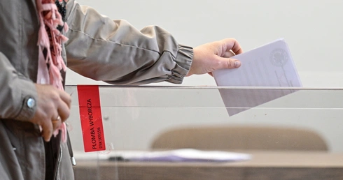 Są niewielkie różnice w wynikach sondaży exit poll dla różnych stacji telewizyjnych