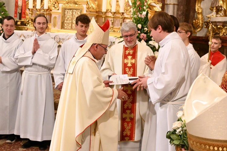 Pielgrzymka modlących się za kapłanów