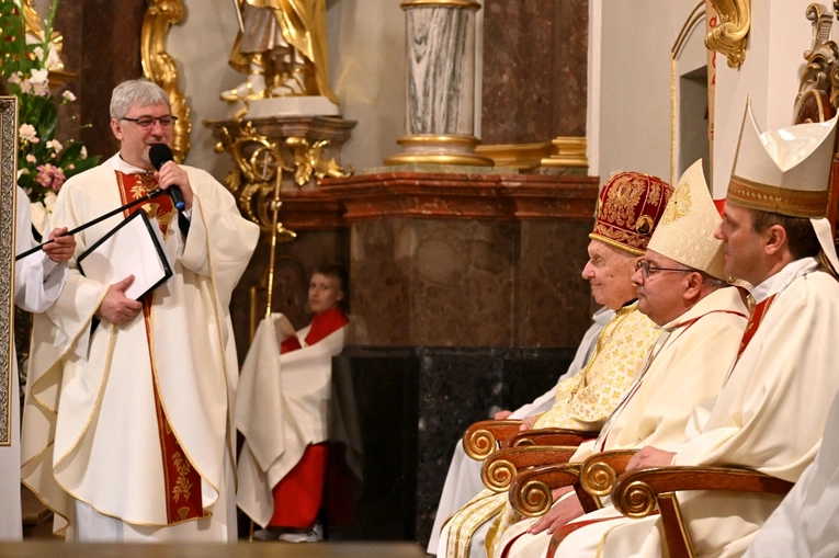 Pielgrzymka modlących się za kapłanów