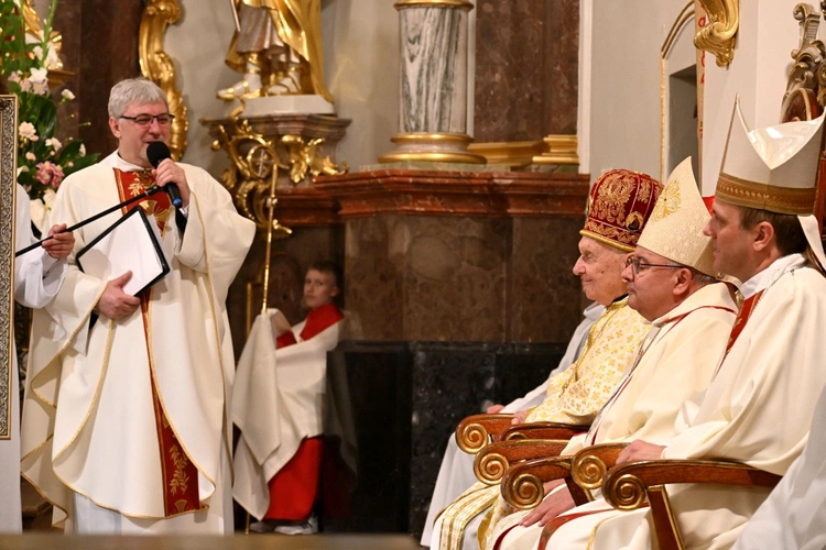 Pielgrzymka modlących się za kapłanów