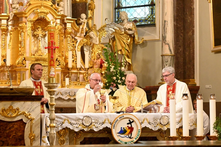 Pielgrzymka modlących się za kapłanów