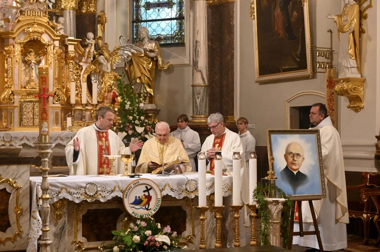 Pielgrzymka modlących się za kapłanów
