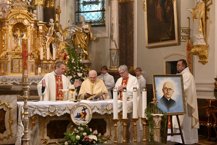 Pielgrzymka modlących się za kapłanów
