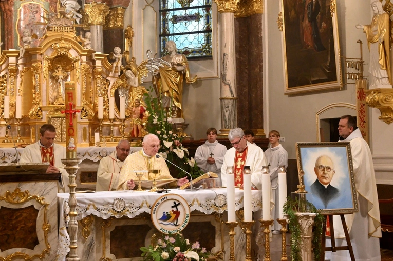 Pielgrzymka modlących się za kapłanów