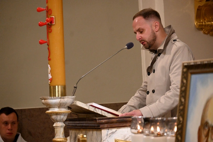 Pielgrzymka modlących się za kapłanów
