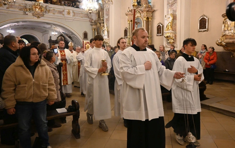 Pielgrzymka modlących się za kapłanów