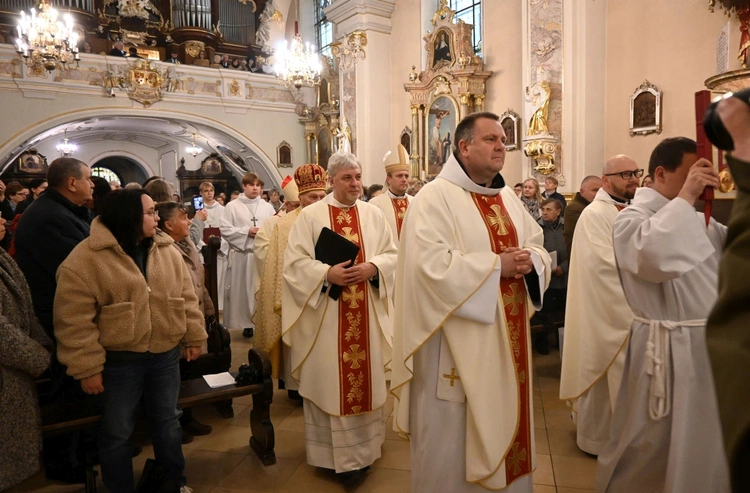 Pielgrzymka modlących się za kapłanów