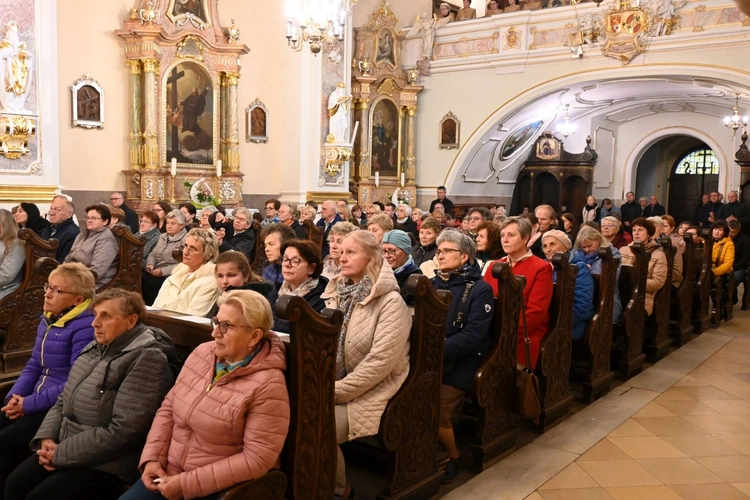 Pielgrzymka modlących się za kapłanów