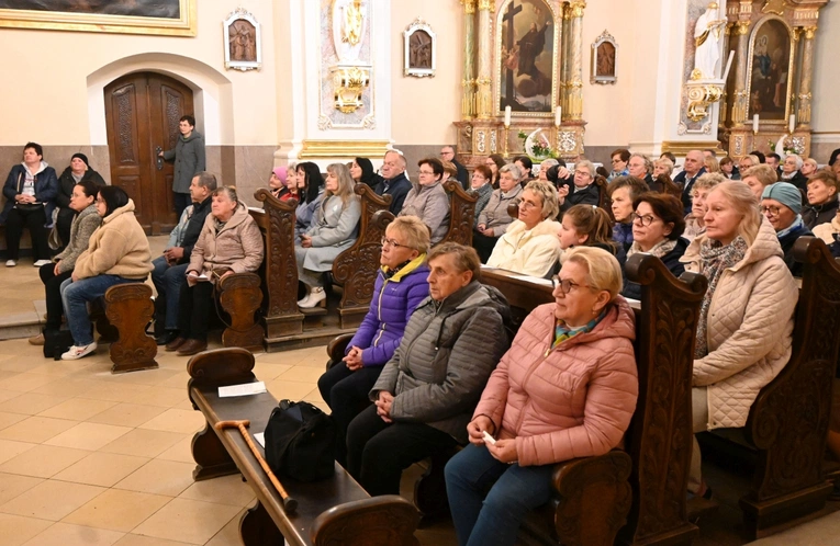 Pielgrzymka modlących się za kapłanów