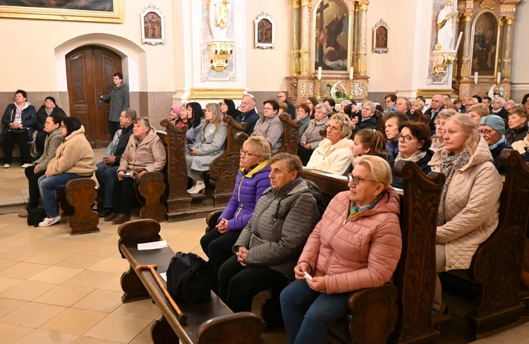 Pielgrzymka modlących się za kapłanów