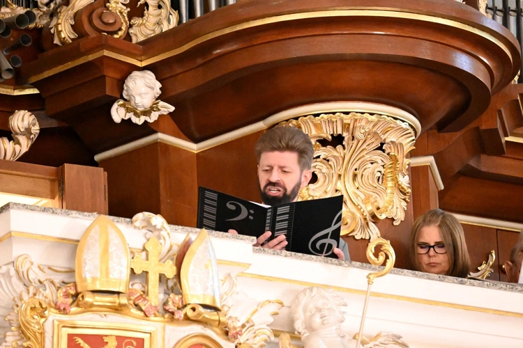 Pielgrzymka modlących się za kapłanów
