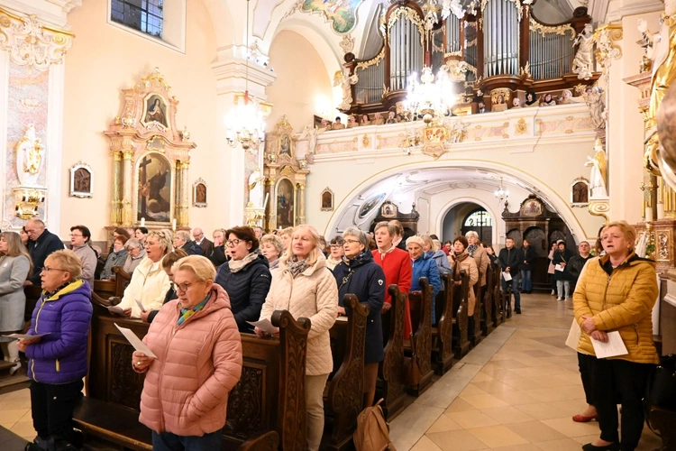 Pielgrzymka modlących się za kapłanów