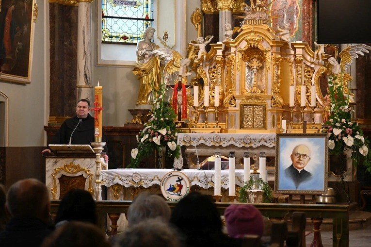 Pielgrzymka modlących się za kapłanów