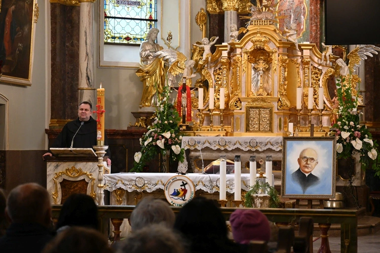 Pielgrzymka modlących się za kapłanów