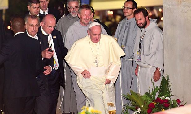 Z franciszkanami w sanktuarium Męczenników Ugandyjskich w Munyonyo, Uganda