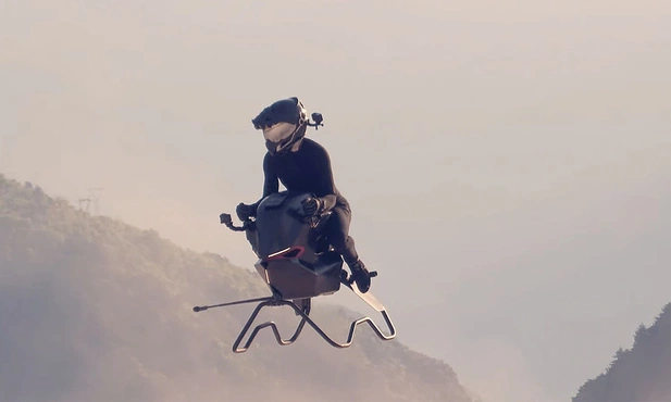 Volonaut airbike inspirowany jest ścigaczami z filmów science fiction. W przeciwieństwie jednak  do filmowej fikcji, śmiga nad ziemią naprawdę