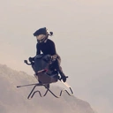 Volonaut airbike inspirowany jest ścigaczami z filmów science fiction. W przeciwieństwie jednak  do filmowej fikcji, śmiga nad ziemią naprawdę