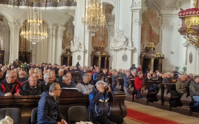 Krzeszów. Męskie poruszenie serc