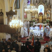 Dar z nieba, sto róż dla Maryi i papieskie błogosławieństwo