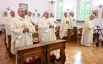Złoci jubilaci sprawowali Mszę św. z biskupem opolskim